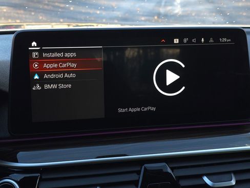 Used 2023 BMW 530e xDrive w/ Premium Package image 43