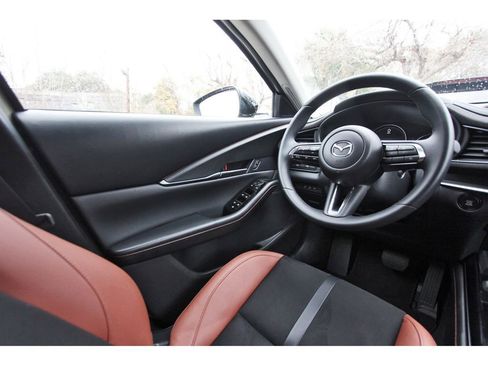 Certified 2025 MAZDA CX-30 Carbon image 7