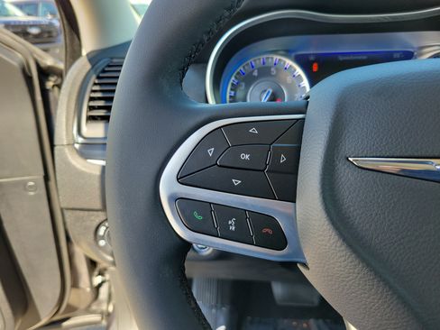 Used 2023 Chrysler 300 Touring L RWD image 19