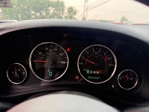 Used 2018 Jeep Wrangler Unlimited Sahara AWD/4WD image 29