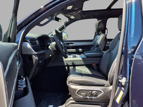 New 2026 Jeep Grand Wagoneer 4WD image 23