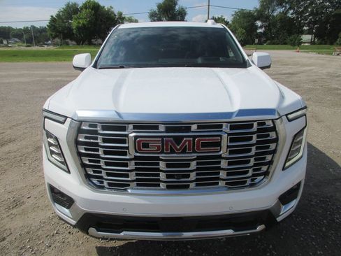 New 2026 GMC Yukon XL Denali w/ Denali Reserve Package AWD/4WD image 10