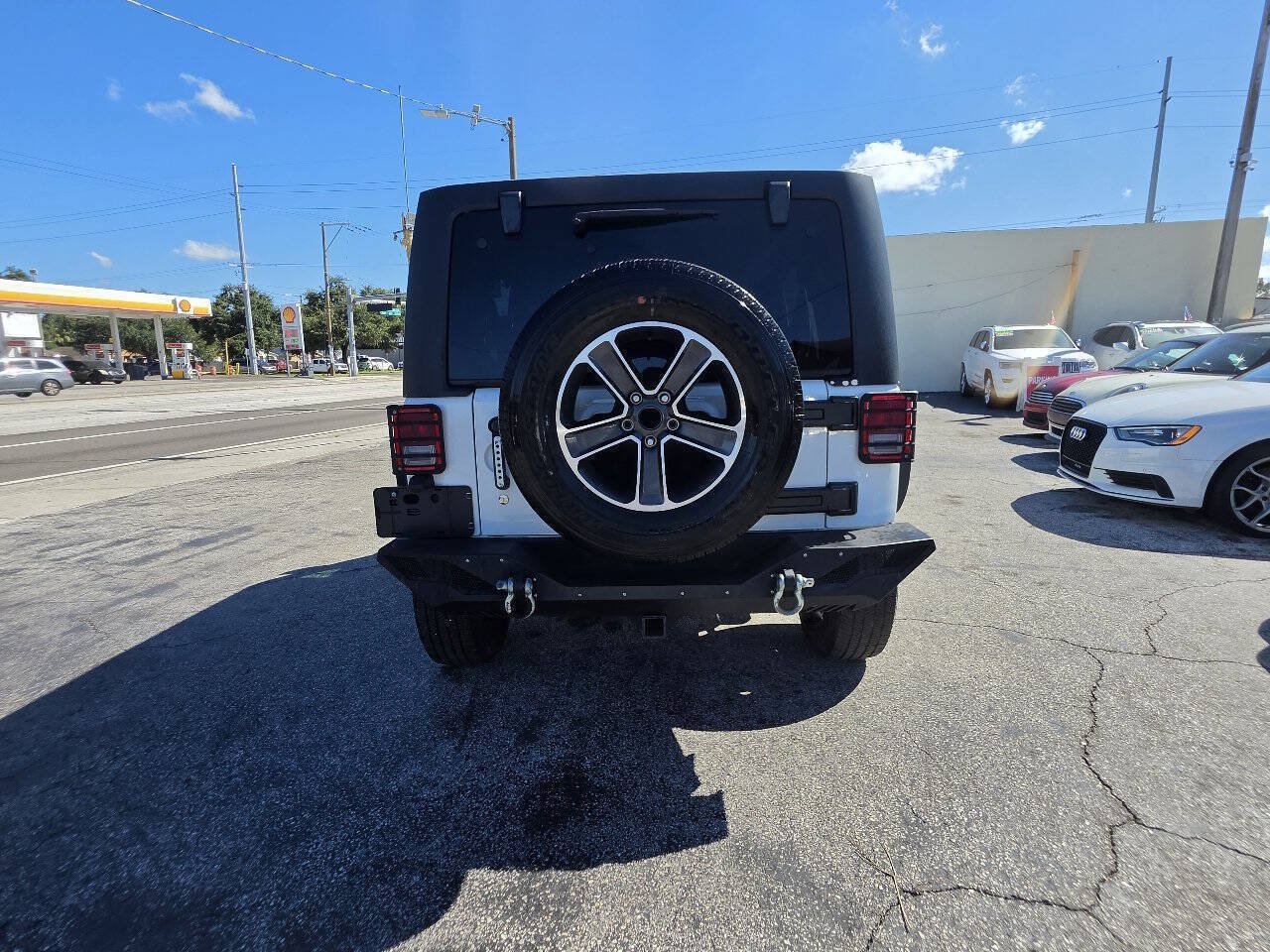 Used 2016 Jeep Wrangler Unlimited Sahara w/ Connectivity Group AWD/4WD image 7