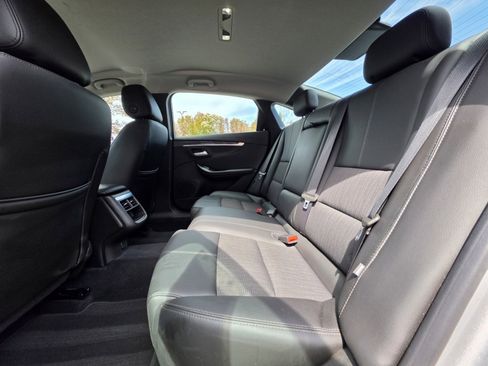 Used 2018 Chevrolet Impala LT FWD image 14