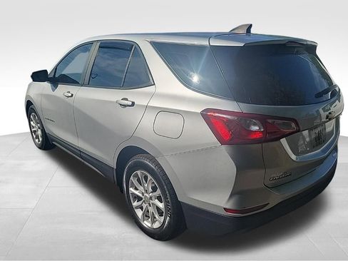 Used 2020 Chevrolet Equinox LS image 2