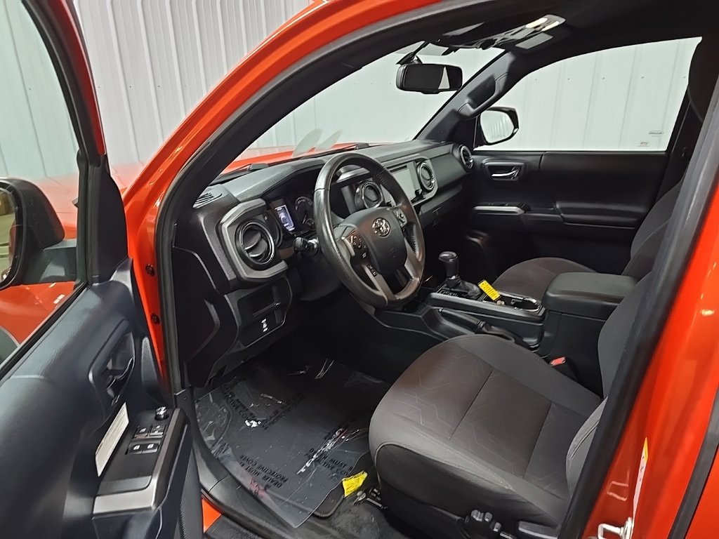 Used 2017 Toyota Tacoma TRD Off-Road w/ Tow Package AWD/4WD image 28