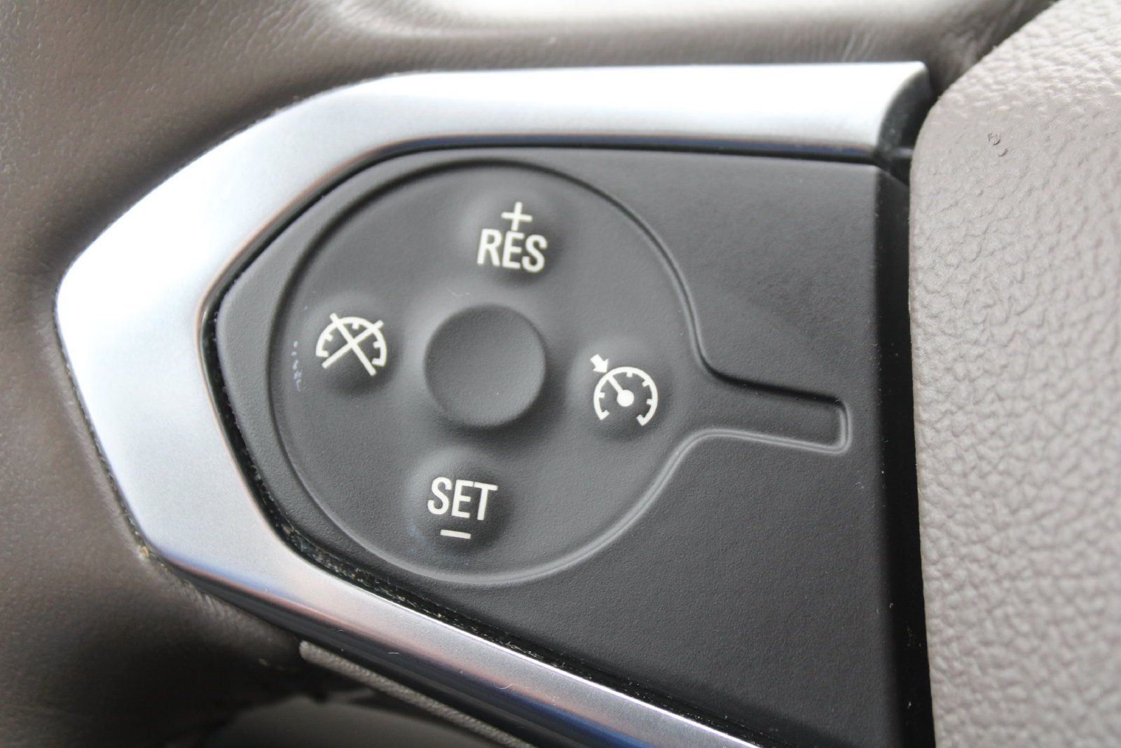 Used 2020 Chevrolet Traverse LT FWD image 31