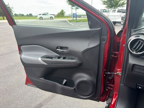 Used 2023 Nissan Kicks SR w/ SR Premium Package FWD image 12