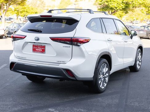 Certified 2021 Toyota Highlander Limited AWD/4WD image 5