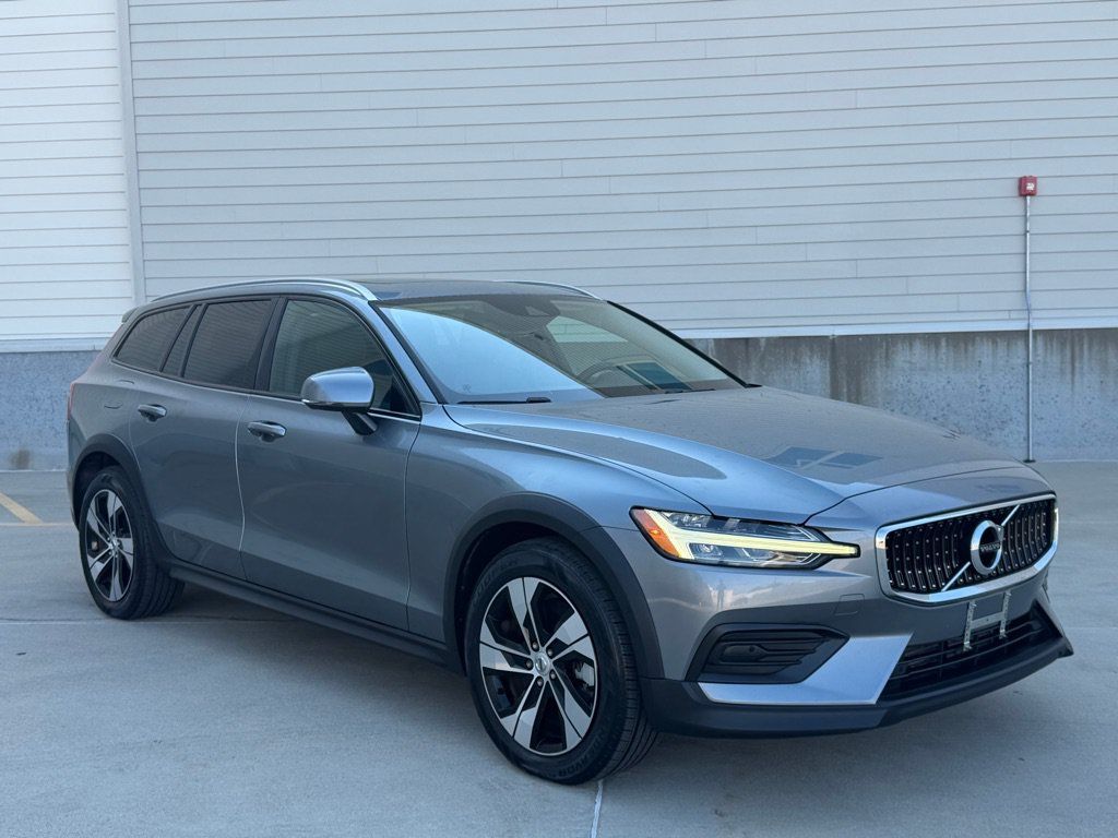 Used 2020 Volvo V60 T5 Cross Country AWD/4WD image 1