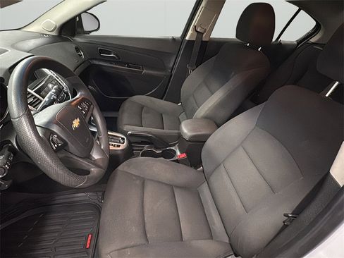 Used 2016 Chevrolet Cruze LT w/ Technology Package image 13