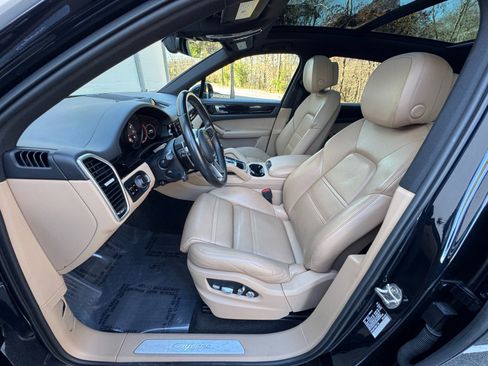 Used 2019 Porsche Cayenne image 22