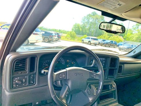 Used 2005 GMC Sierra 1500 SLE w/ Safe And Sound Package RWD image 11