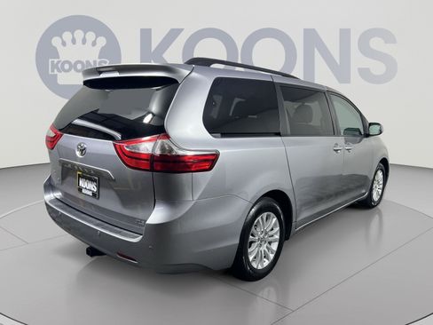 Used 2017 Toyota Sienna XLE w/ XLE Navigation Package FWD image 7