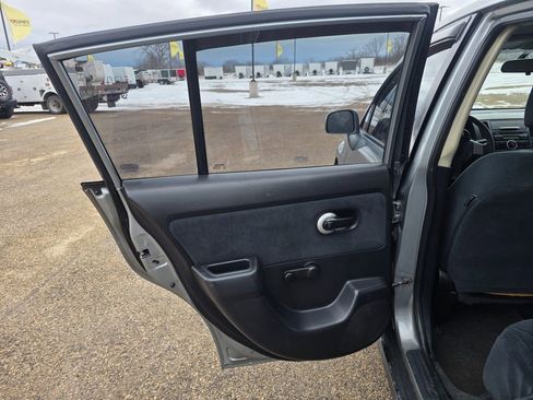 Used 2010 Nissan Versa 1.8 S image 17