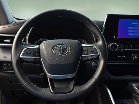 Used 2023 Toyota Highlander XLE image 21