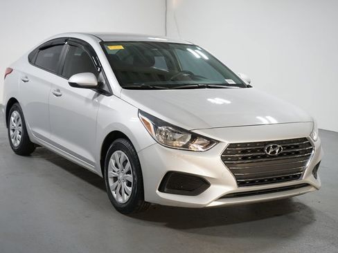 Used 2022 Hyundai Accent SE image 3