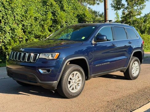 Used 2018 Jeep Grand Cherokee Laredo AWD/4WD image 1