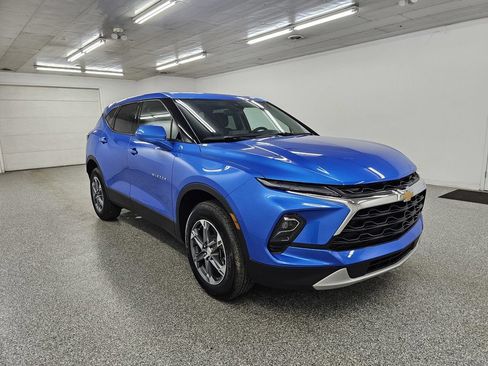 Used 2026 Chevrolet Blazer LT FWD image 3