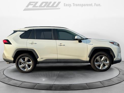 Used 2021 Toyota RAV4 XLE Premium AWD/4WD image 8