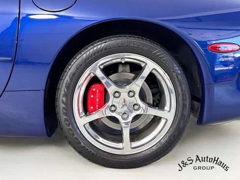 Used 2004 Chevrolet Corvette Coupe w/ Preferred Equipment Group RWD image 38
