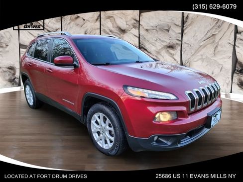 Used 2016 Jeep Cherokee Latitude w/ Comfort/Convenience Group AWD/4WD image 3