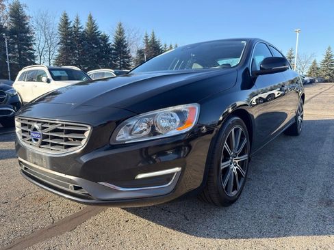 Used 2017 Volvo S60 T5 Inscription image 3