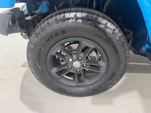 Used 2017 Jeep Wrangler Unlimited Sahara AWD/4WD image 8