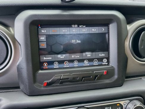 Used 2023 Jeep Gladiator Sport AWD/4WD image 16