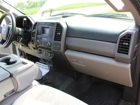 Used 2018 Ford F250 XL w/ Power Equipment Group image 19