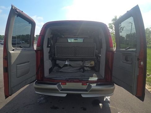 Used 2002 GMC Savana 1500 w/ SLE Marketing Option Pkg 3 RWD image 11