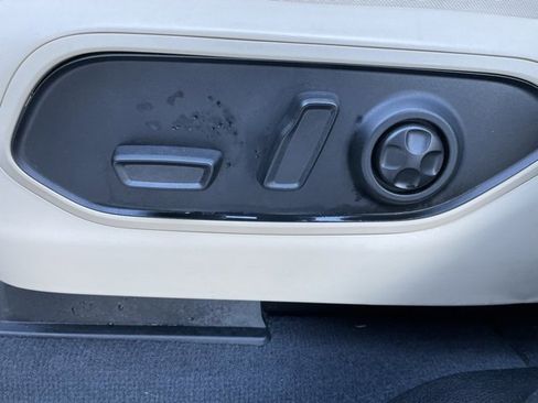 Used 2023 Jeep Grand Cherokee Limited w/ Luxury Tech Group II image 10