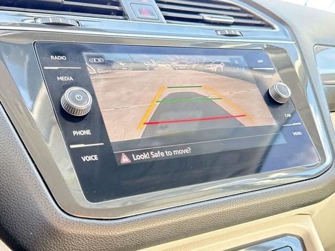 Certified 2023 Volkswagen Tiguan SE FWD image 18