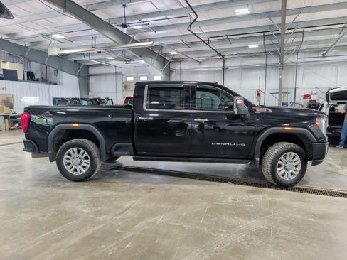 Used 2022 GMC Sierra 2500 Denali w/ Denali Ultimate Package AWD/4WD image 2