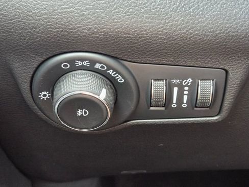 Used 2023 Jeep Compass Latitude AWD/4WD image 21