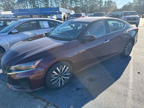 Used 2023 Nissan Altima 2.5 SV image 9