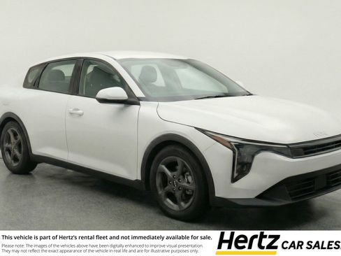 Used 2025 Kia K4 LXS image 1