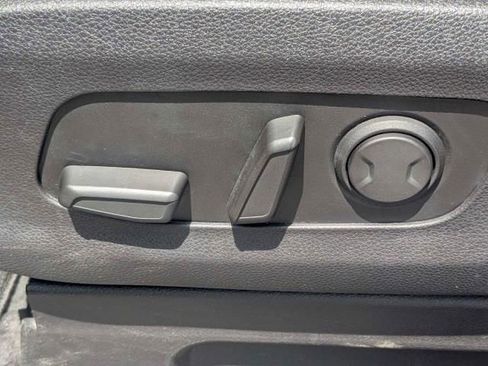 Used 2024 Kia Carnival LX FWD image 15