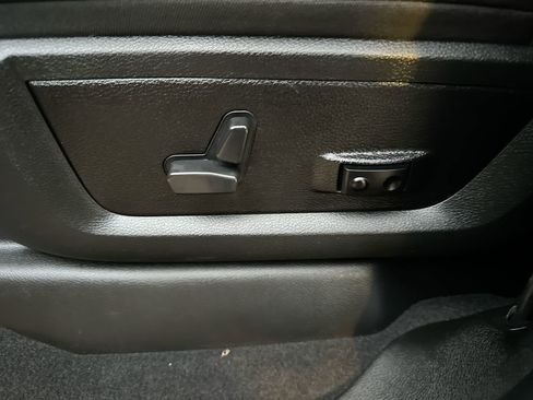 Used 2024 RAM 2500 Big Horn w/ Bed Utility Group image 12