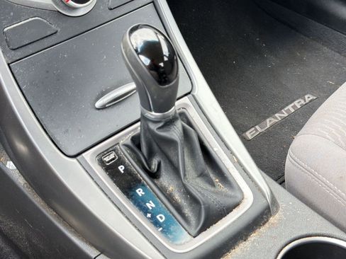 Used 2015 Hyundai Elantra SE image 17