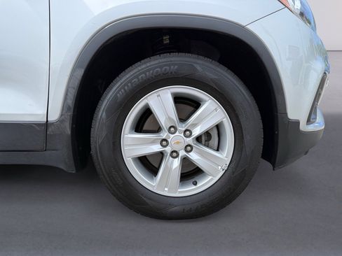 Used 2020 Chevrolet Trax LT w/ Driver Confidence Package FWD image 9