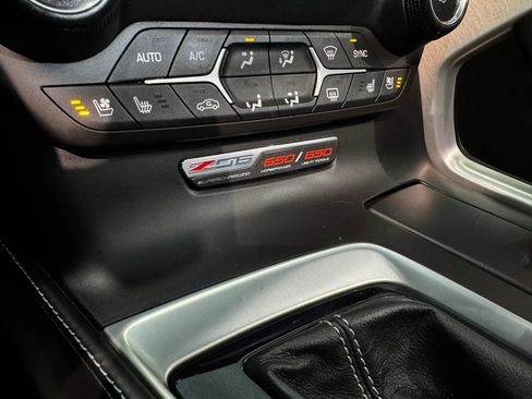 Used 2015 Chevrolet Corvette Z06 w/ 3LZ Preferred Equipment Group RWD image 31