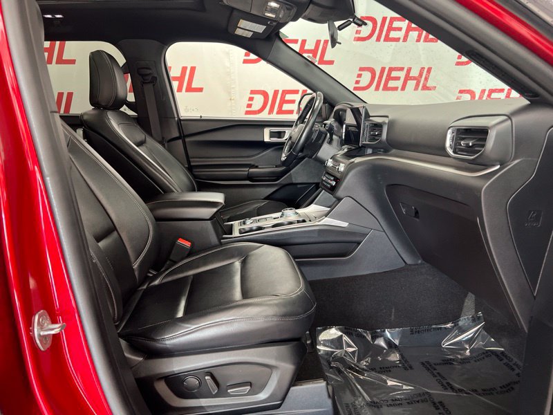 Used 2020 Ford Explorer XLT w/ Equipment Group 202A AWD/4WD image 13