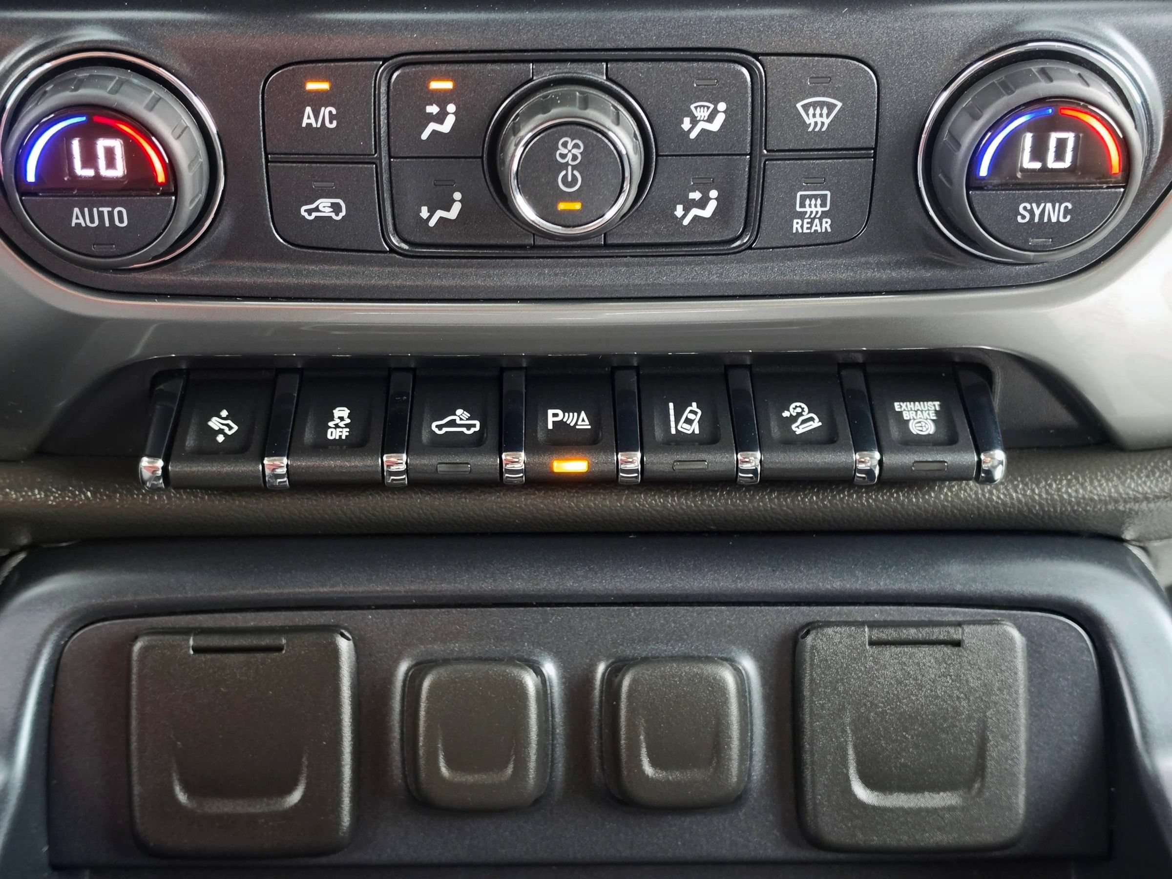 Used 2015 Chevrolet Silverado 2500 LTZ w/ Duramax Plus Package AWD/4WD image 13