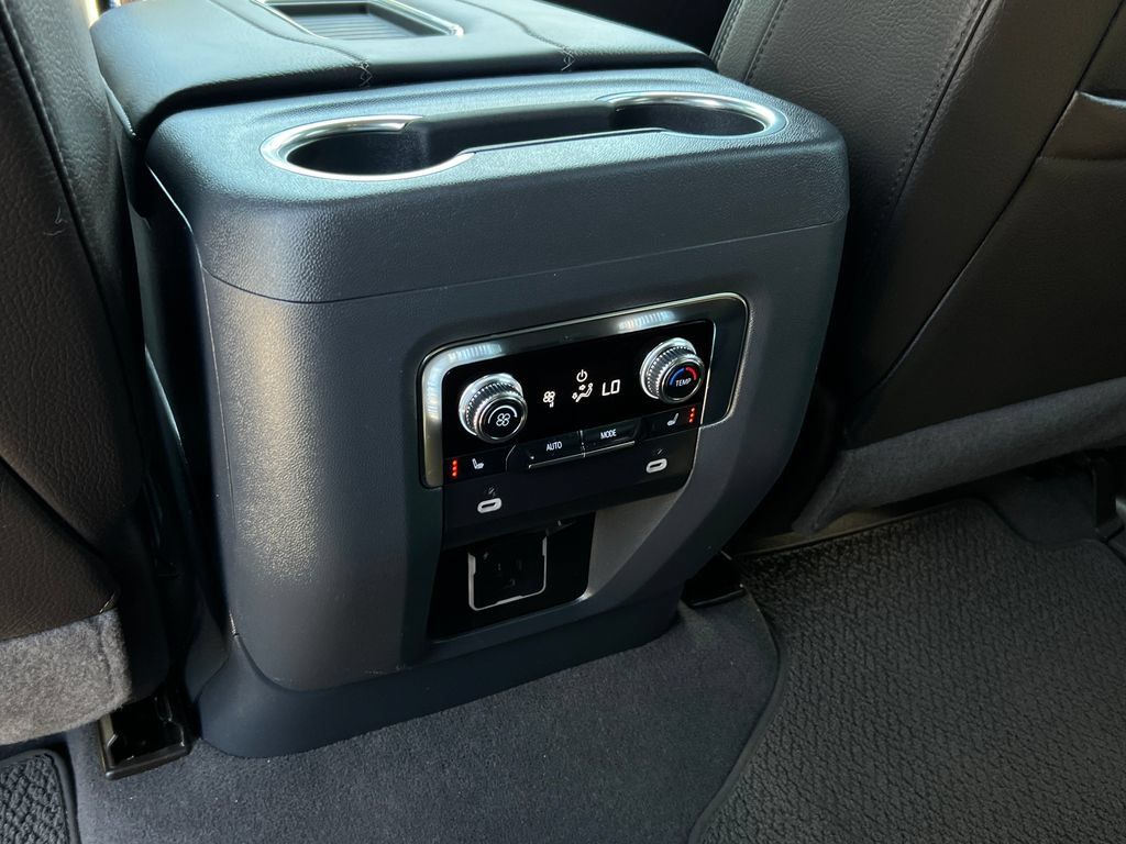 Used 2024 GMC Yukon Denali AWD/4WD image 16