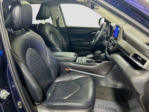 Used 2023 Toyota Highlander XLE FWD image 27