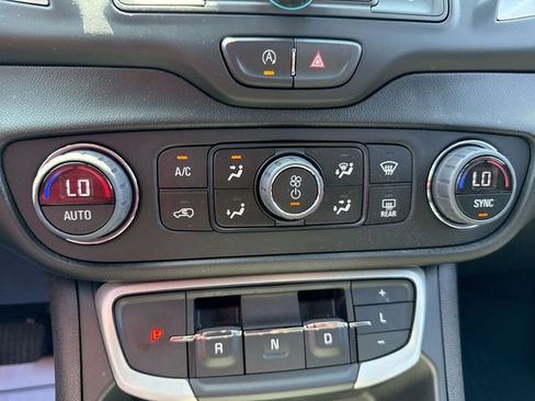 Used 2023 GMC Terrain SLE w/ Driver Convenience Package FWD image 19