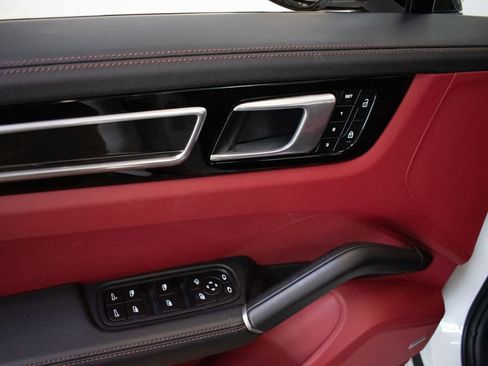Used 2022 Porsche Cayenne GTS AWD/4WD image 20