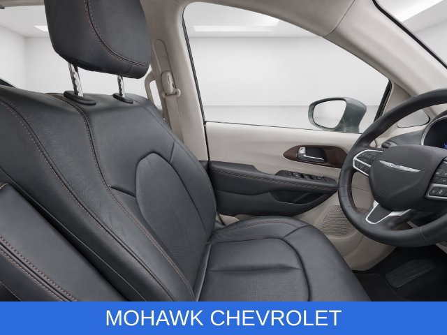 Used 2019 Chrysler Pacifica Touring-L Plus w/ Advanced Safetytec Group FWD image 13