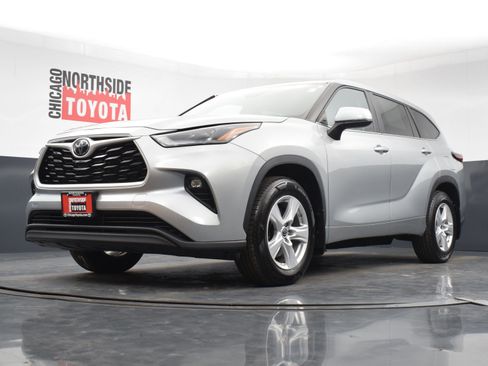 Used 2024 Toyota Highlander LE image 33